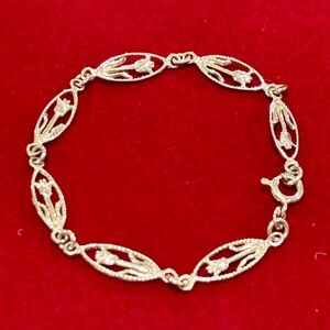925 Sterling Silver Delicate Bracelet.  Intricate Rose Details